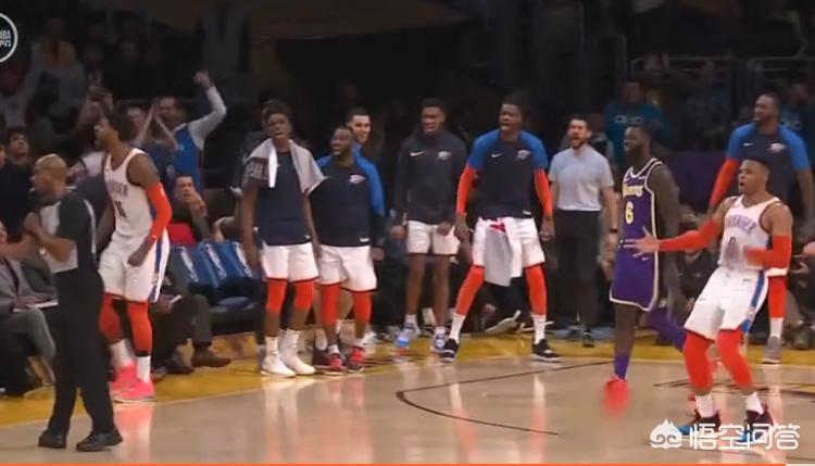 吉他与时尚:这些明星的吉他造型,你敢模仿吗? 吉他与时尚:这些明星的吉他造型,你敢模仿吗?